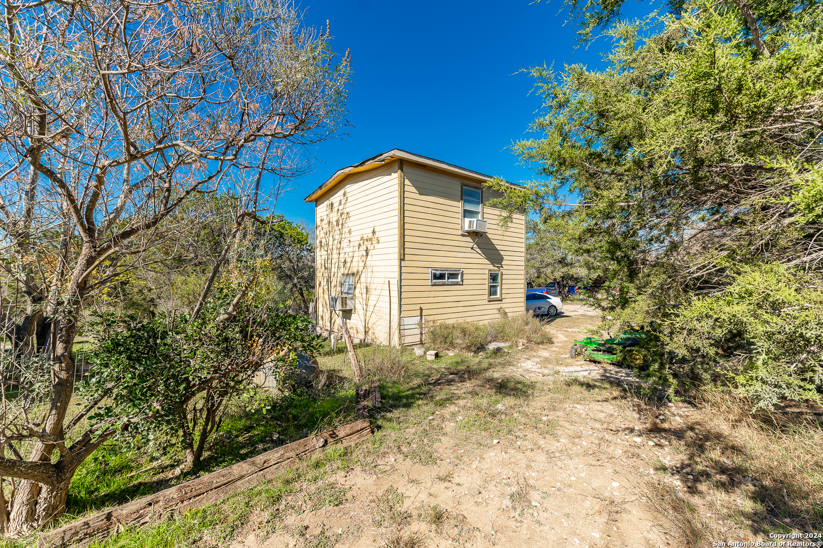 main property photo 23