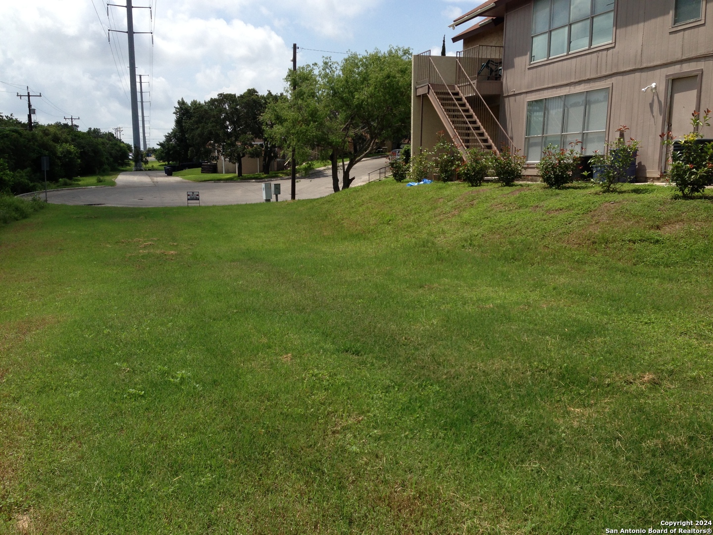 main property photo 17