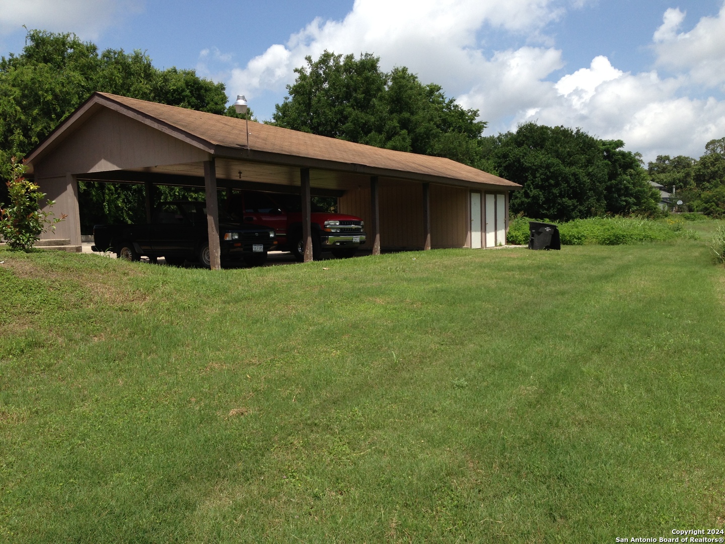 main property photo 18