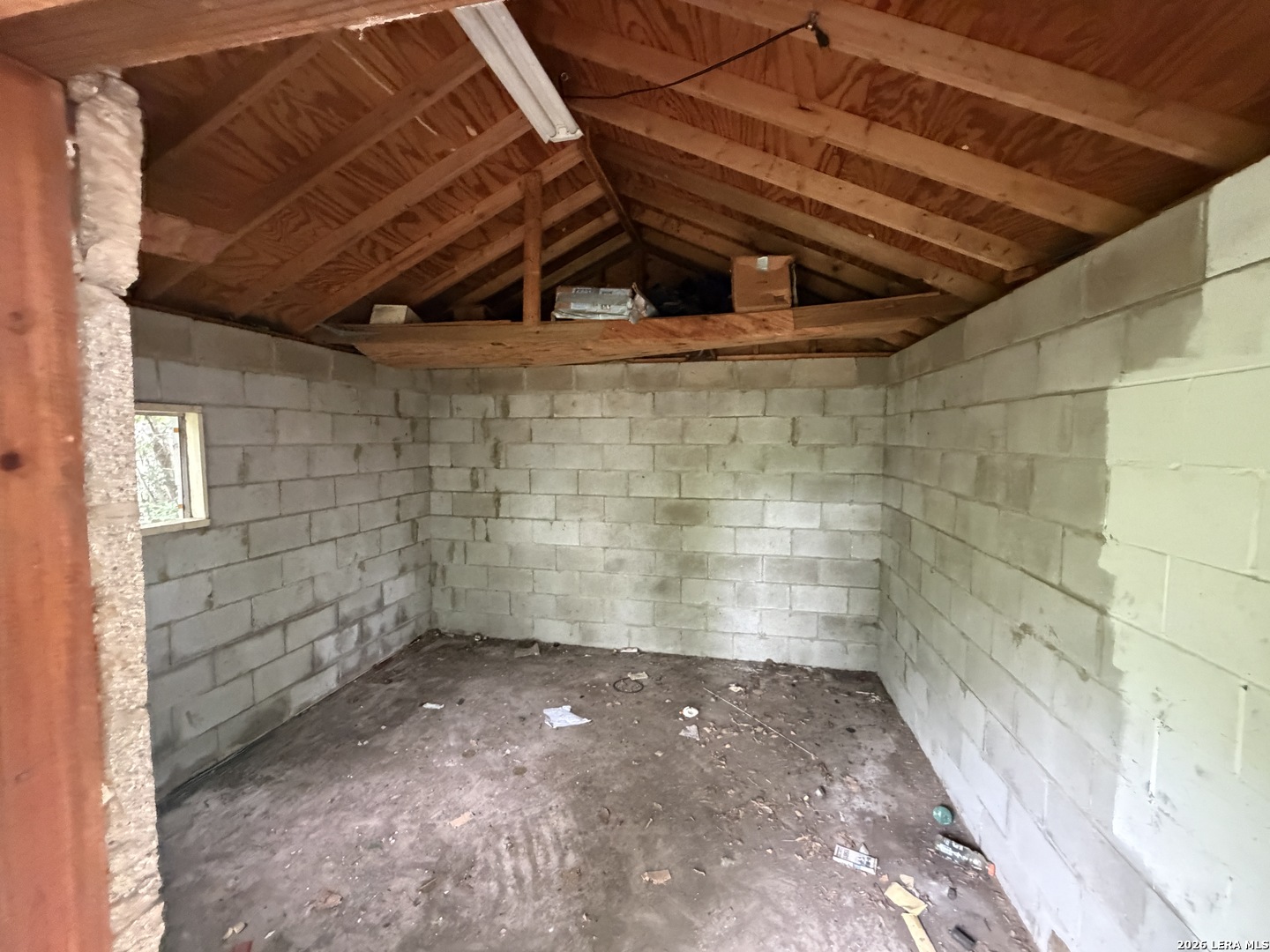 main property photo 23