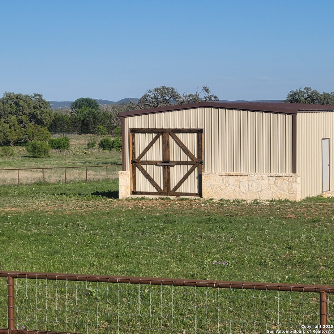 main property photo 31
