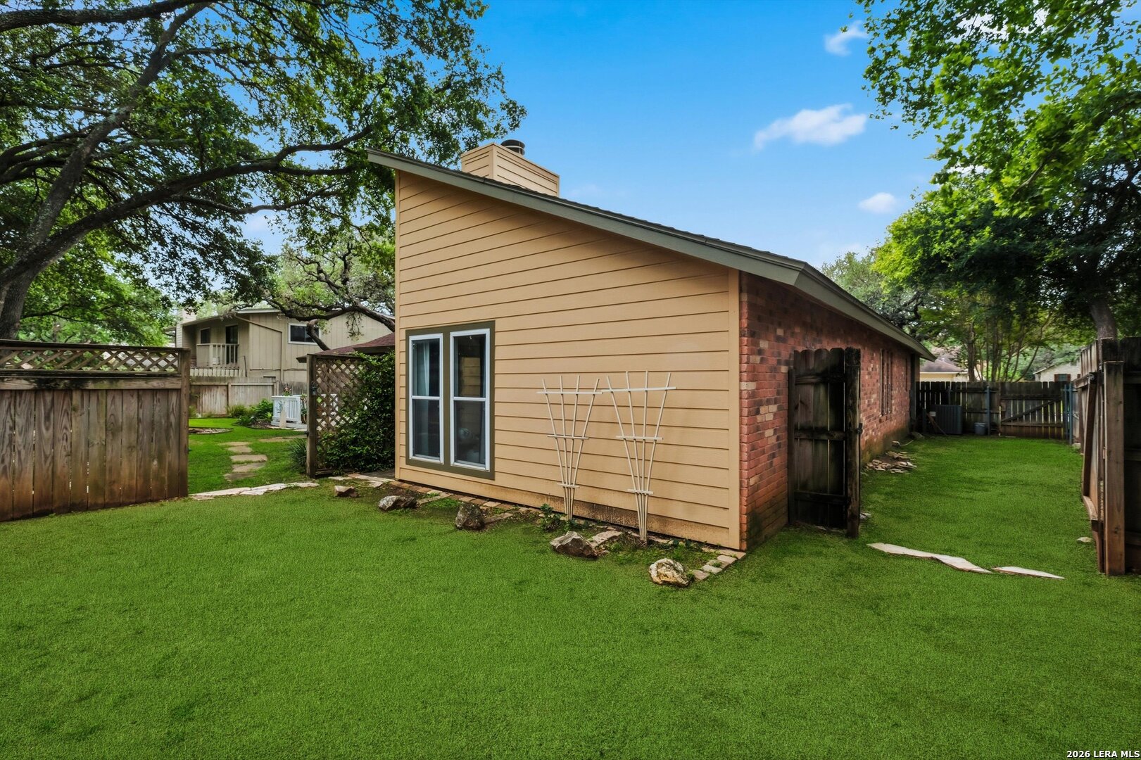 main property photo 25