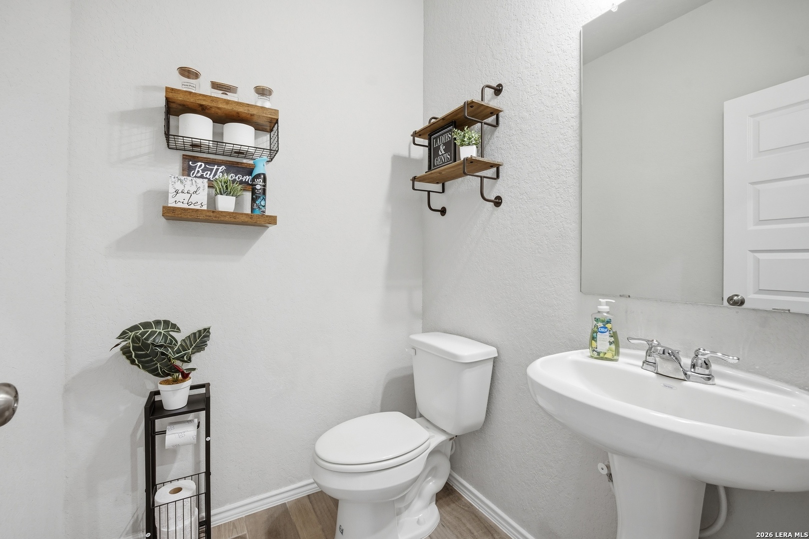main property photo 11