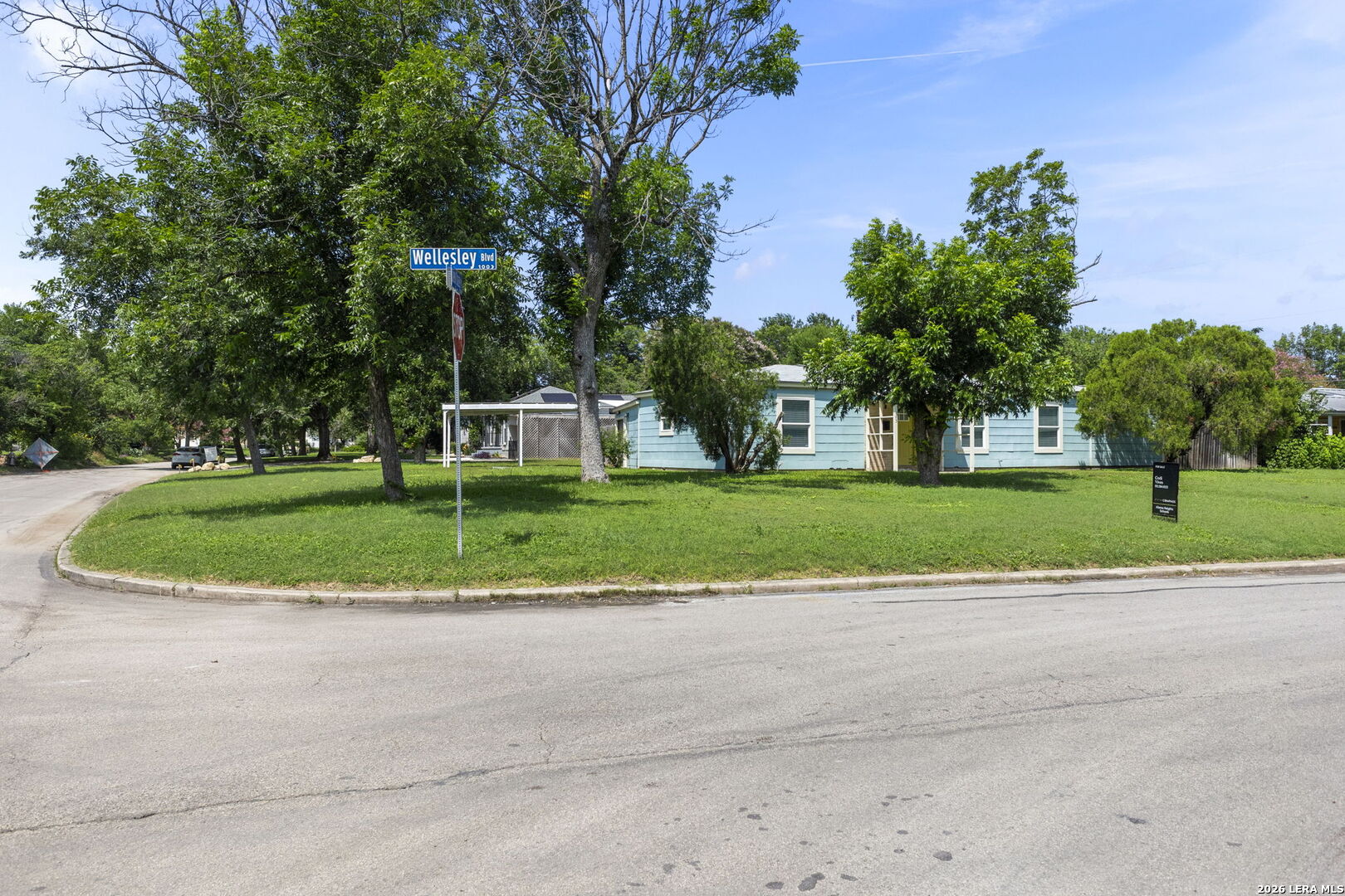 main property photo 28