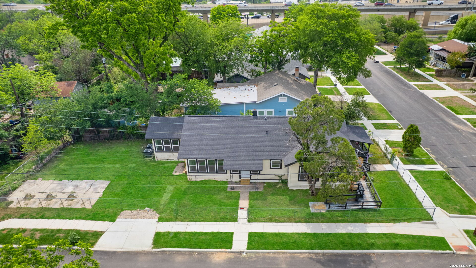 main property photo 28