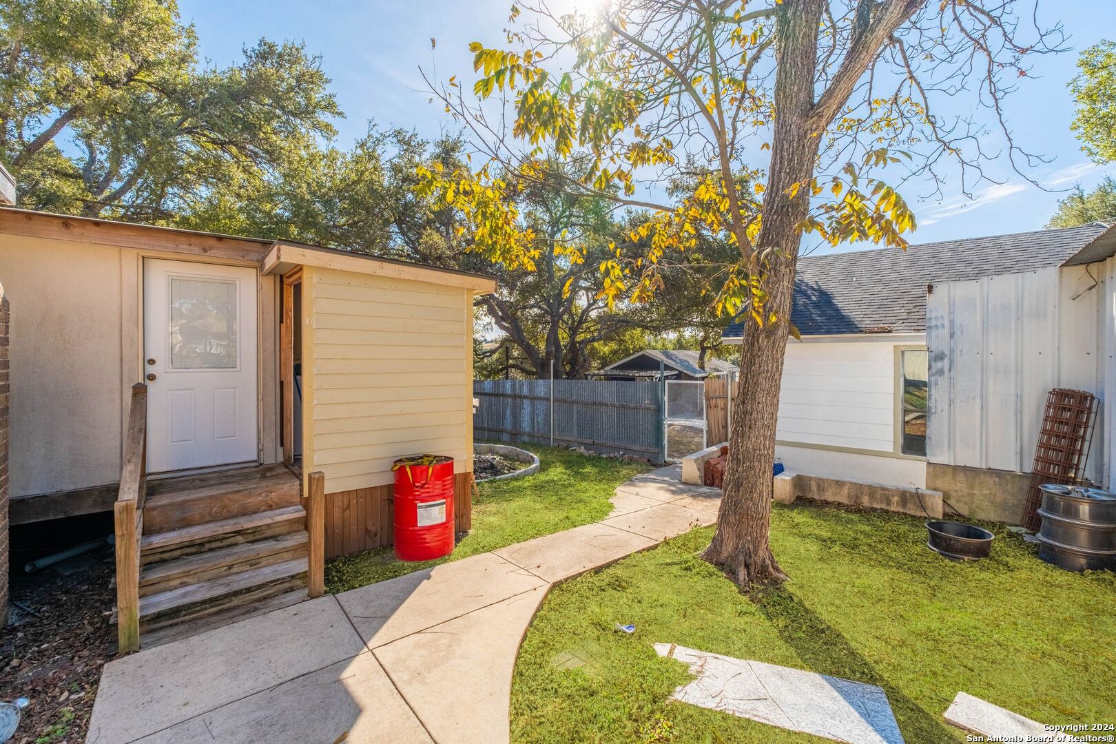 main property photo 29