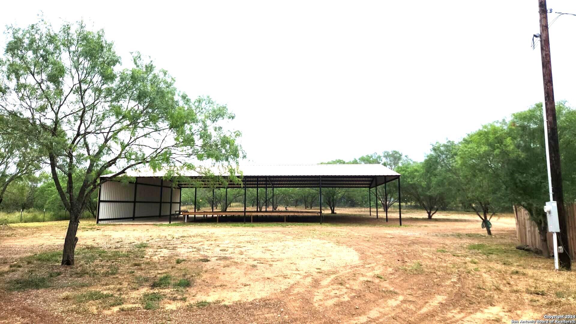 main property photo 4