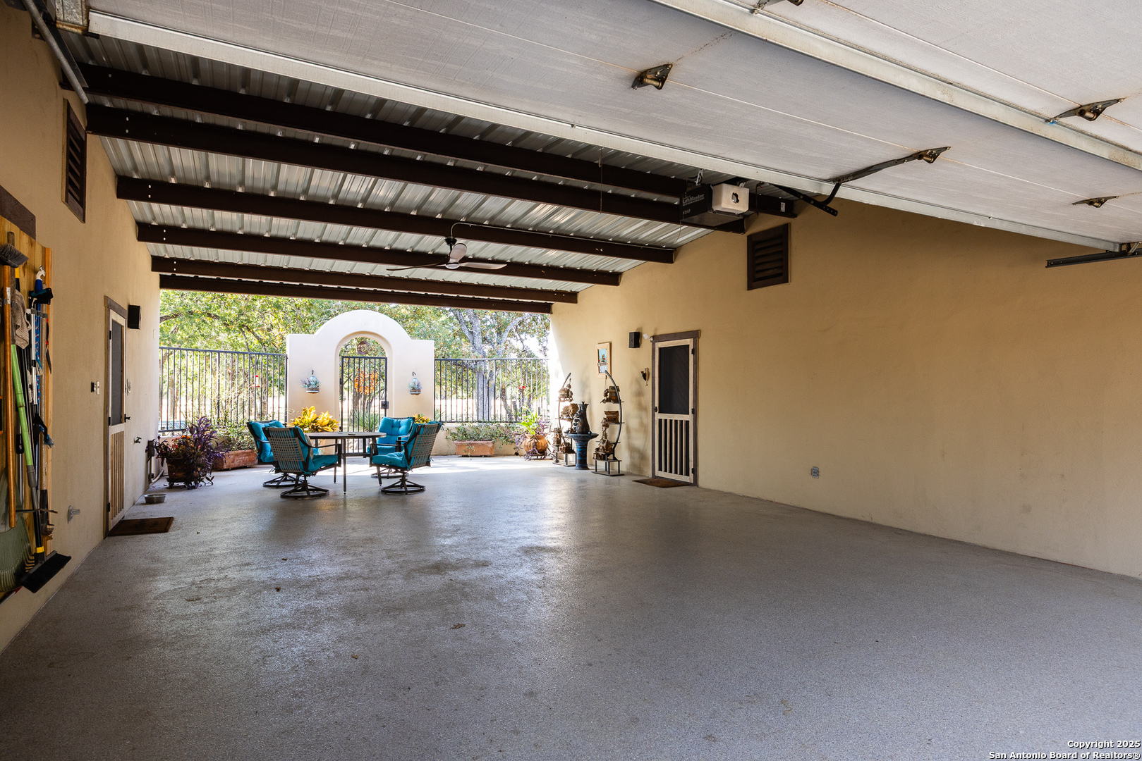 main property photo 19