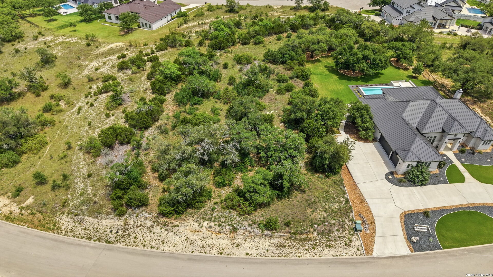 main property photo 13