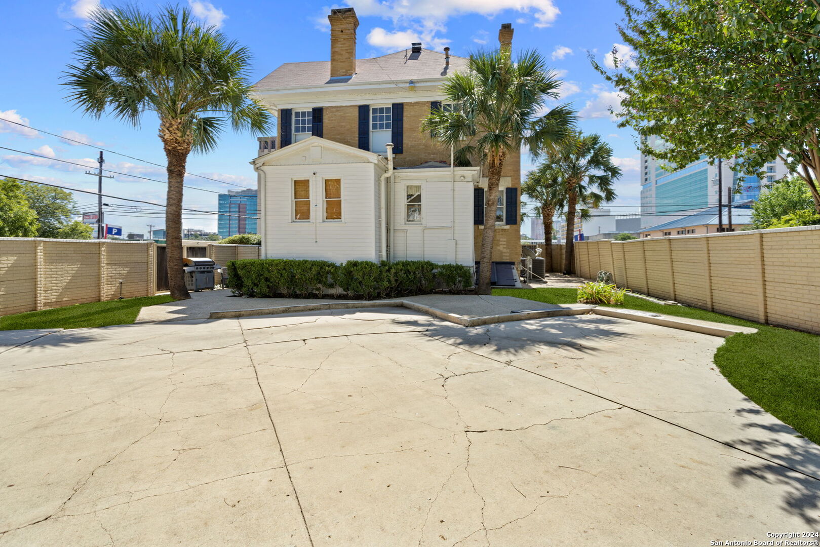 main property photo 40