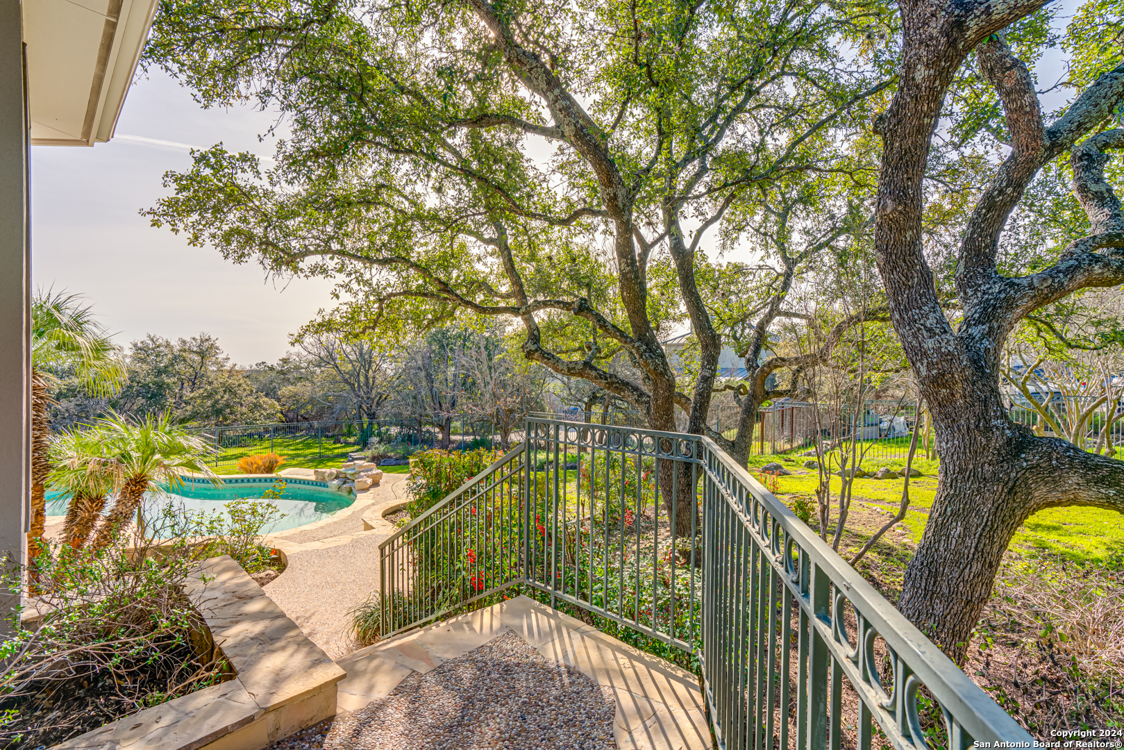 main property photo 30