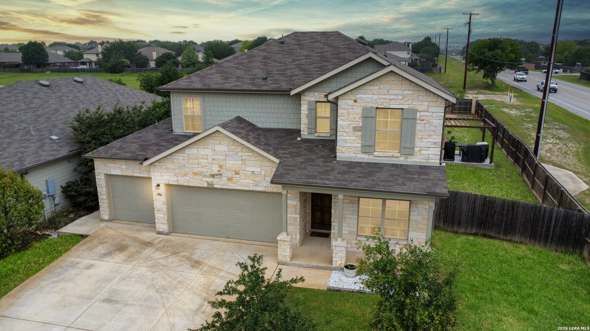 main property photo 37