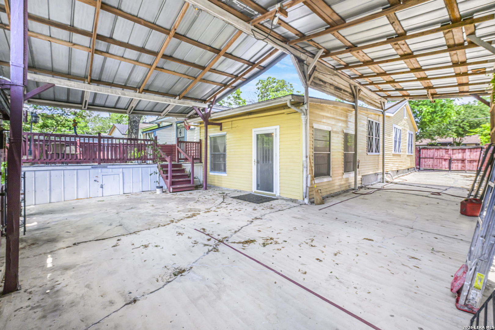 main property photo 28