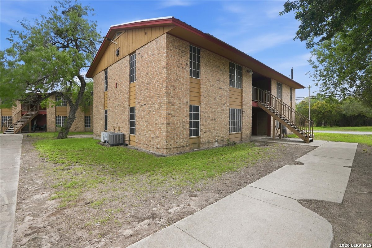 main property photo 28