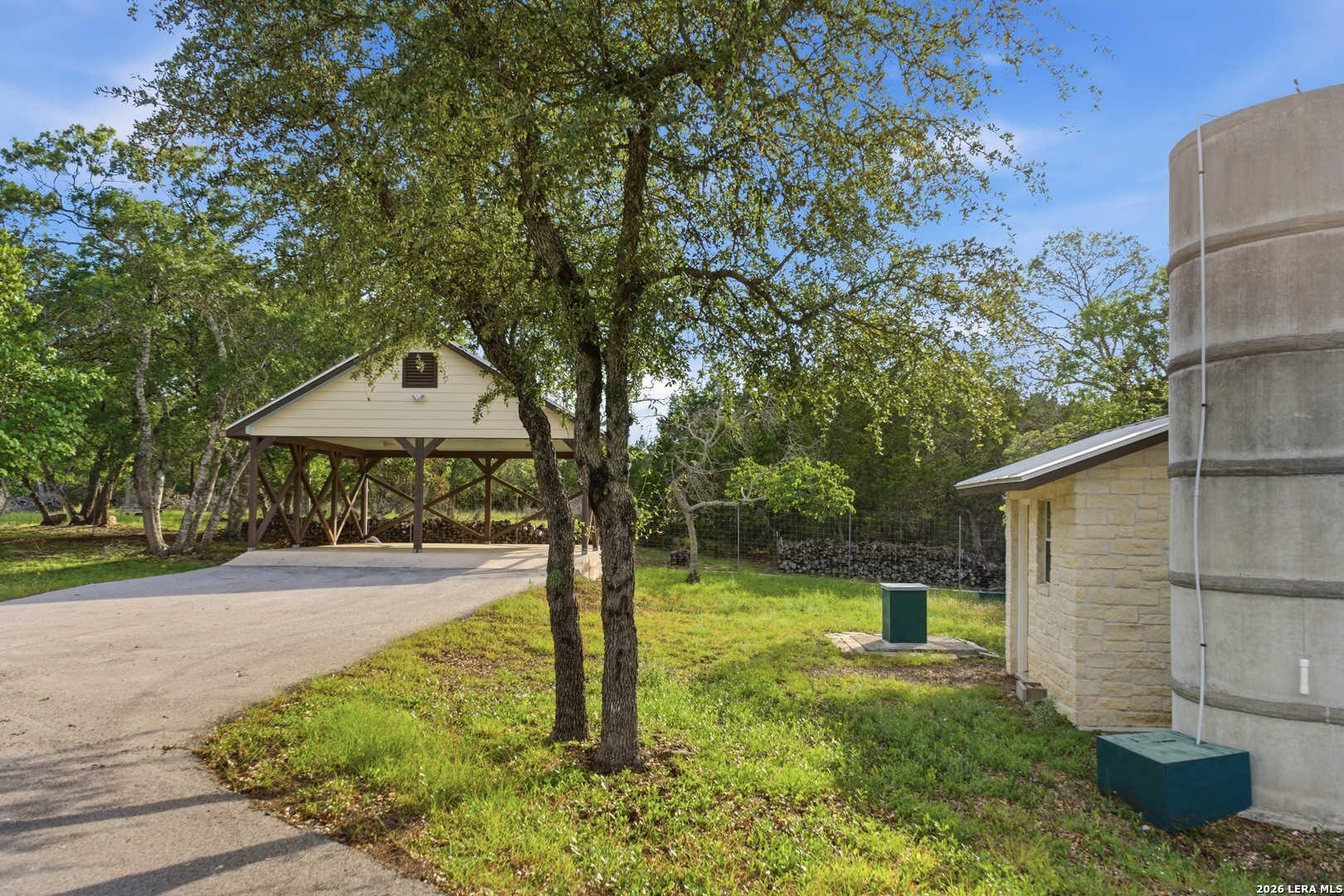 main property photo 16