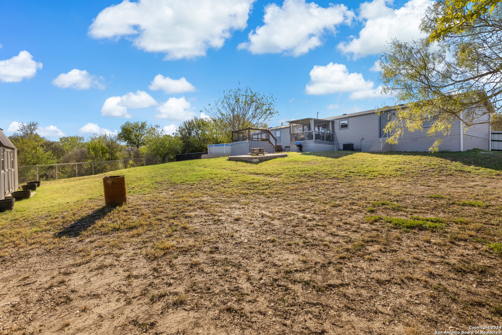main property photo 23