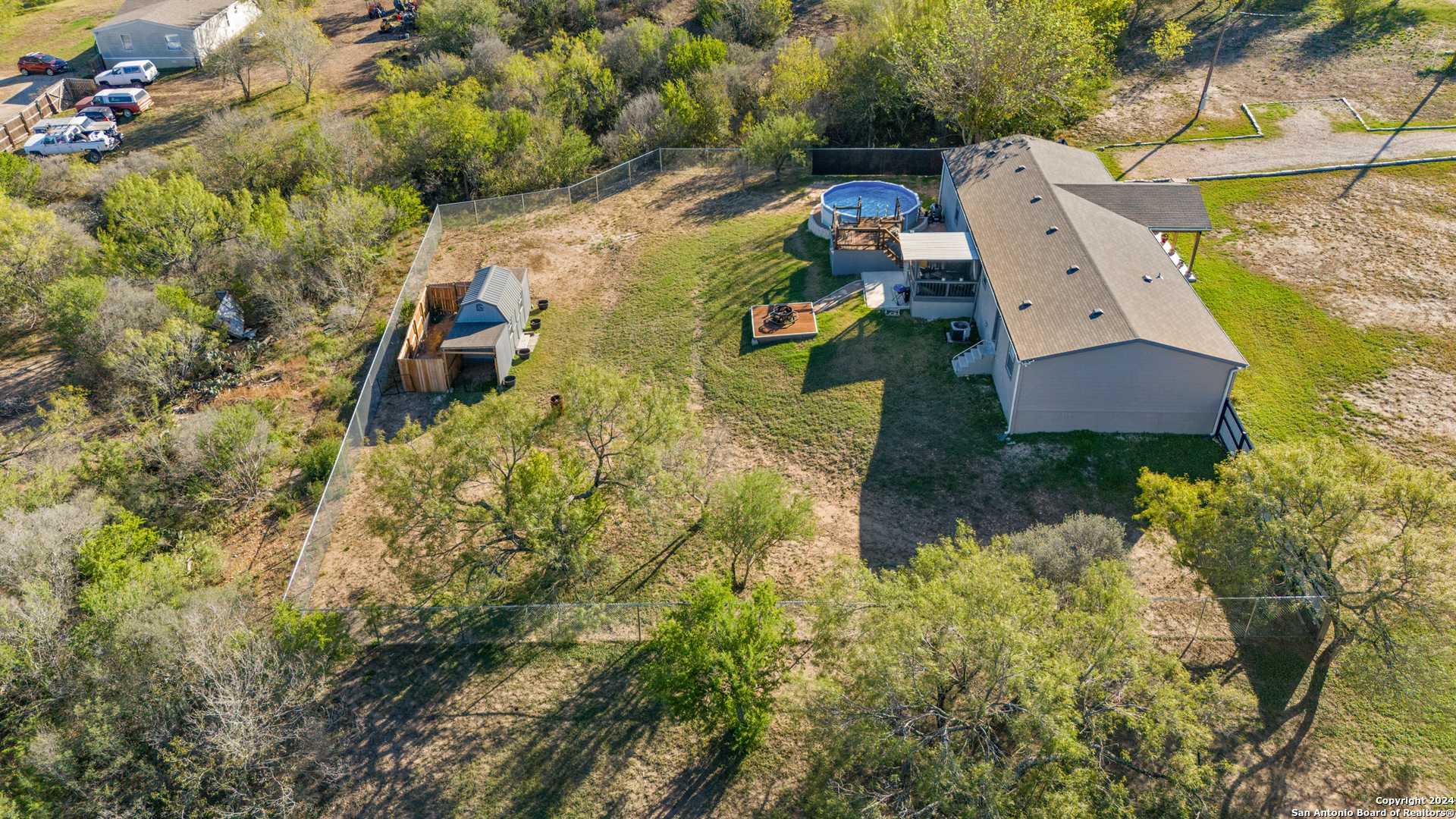 main property photo 30