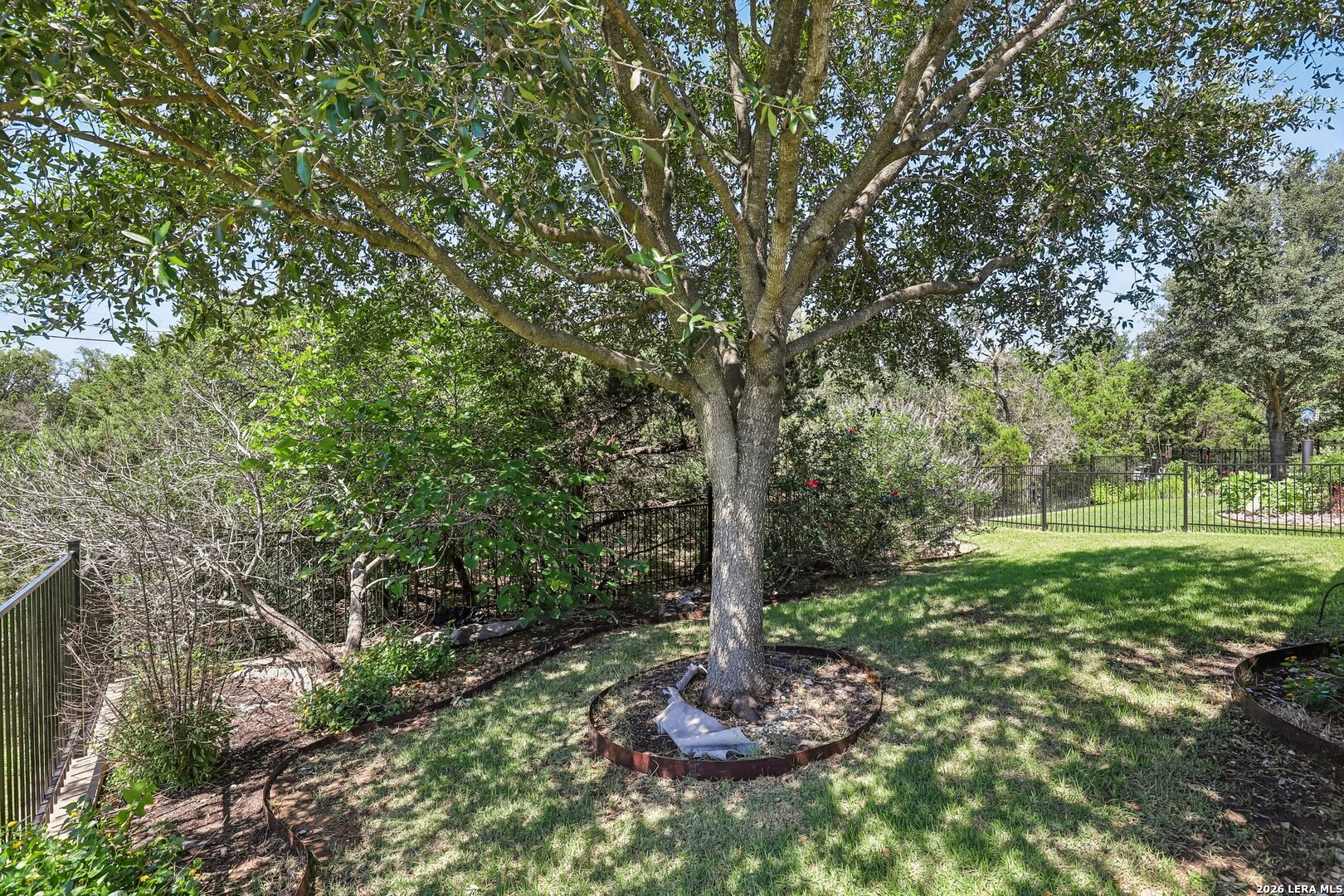 main property photo 28