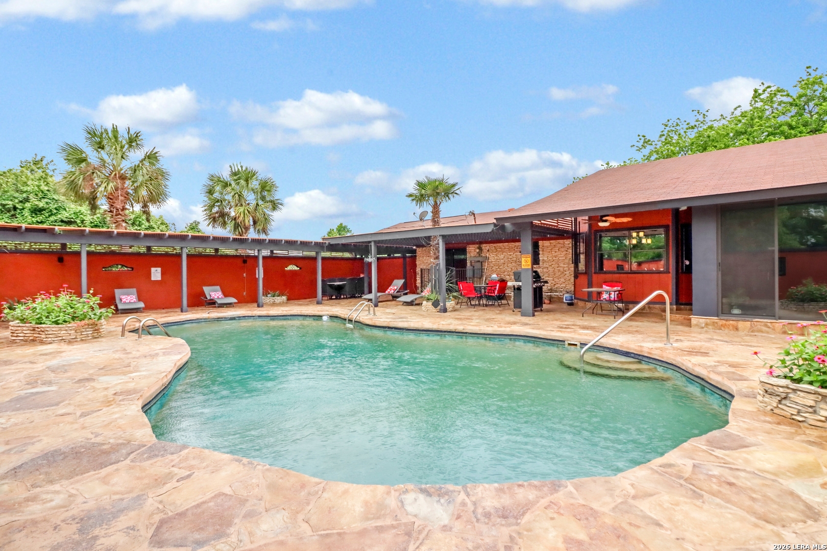 main property photo 28