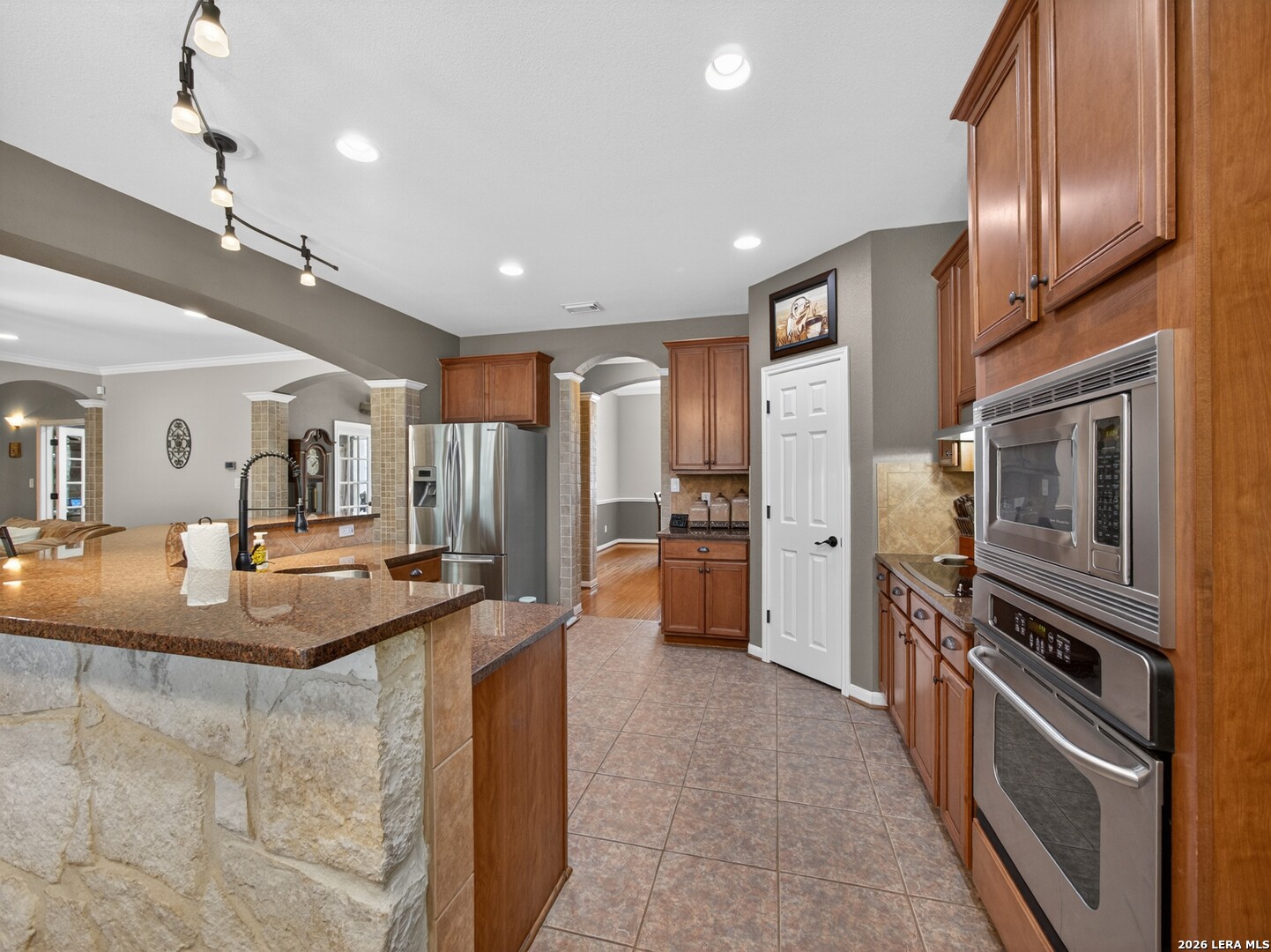 main property photo 13