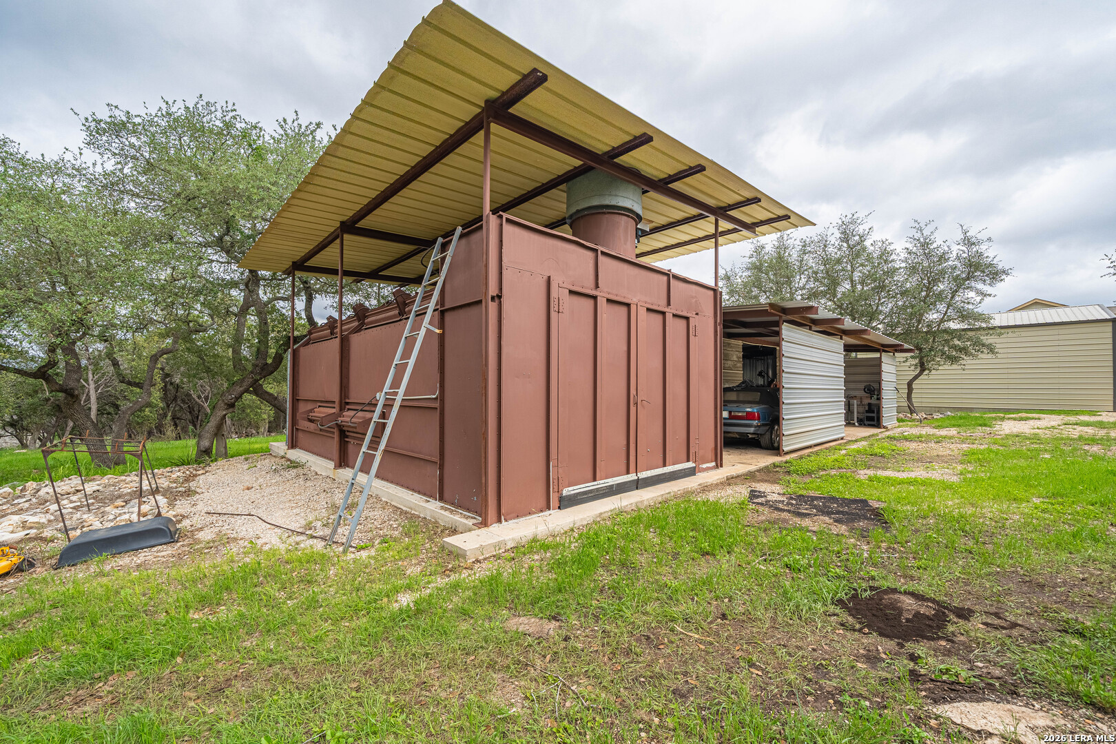 main property photo 40