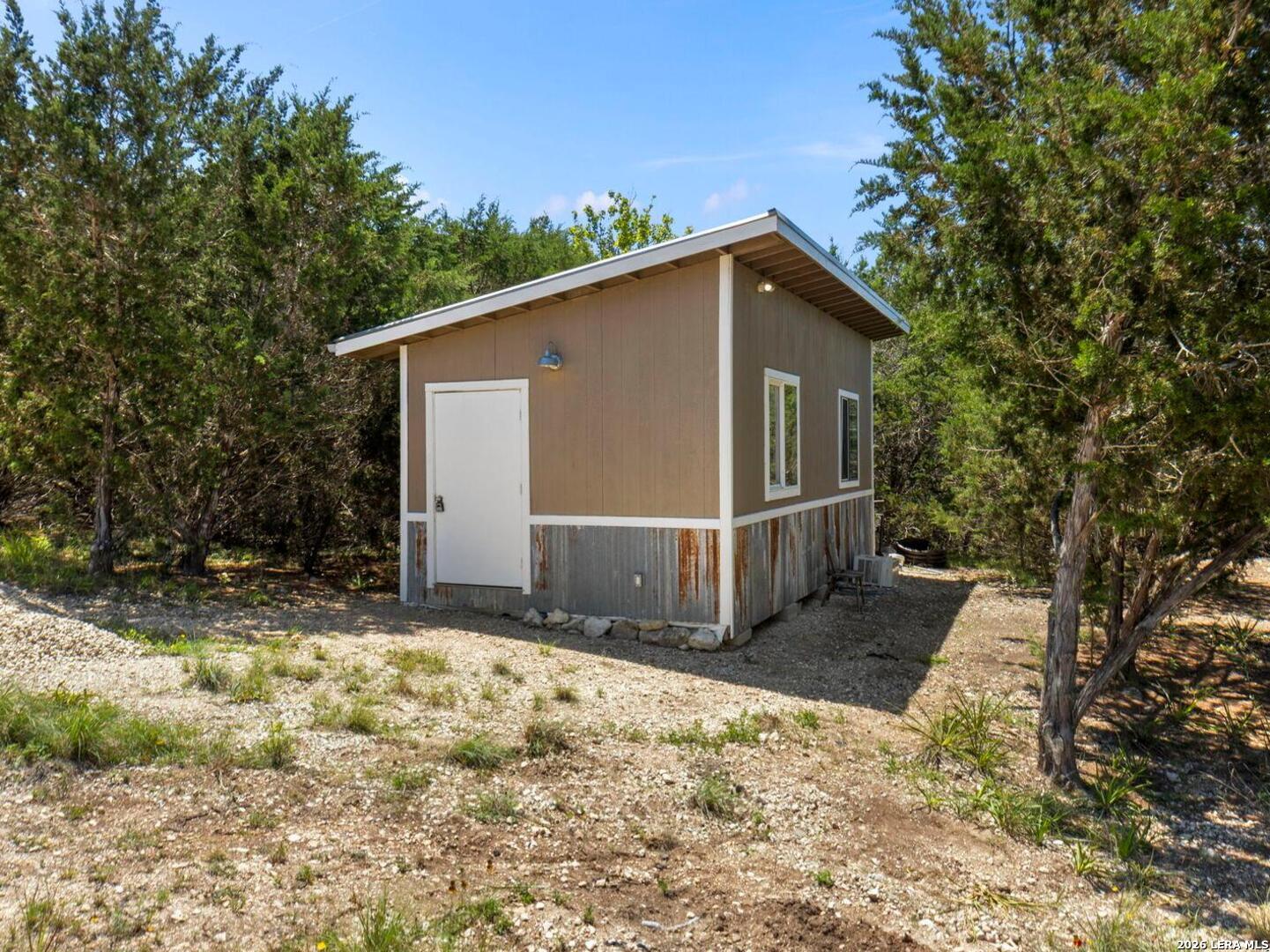 main property photo 23