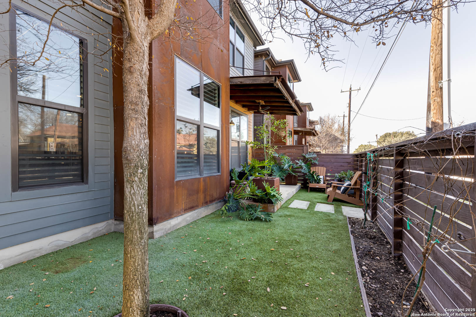 main property photo 13