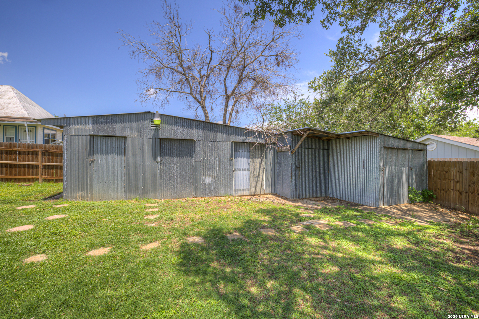main property photo 33