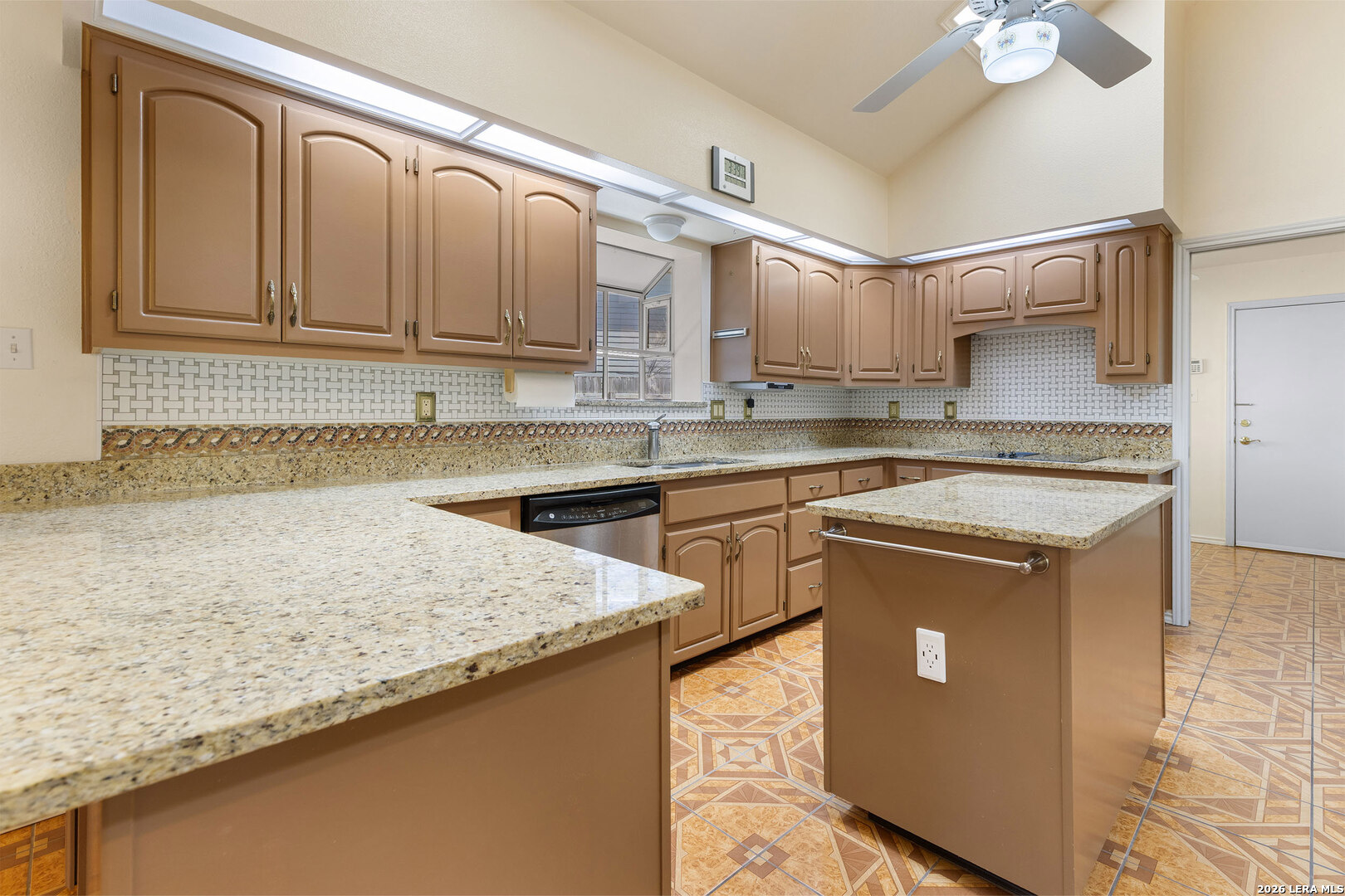 main property photo 15