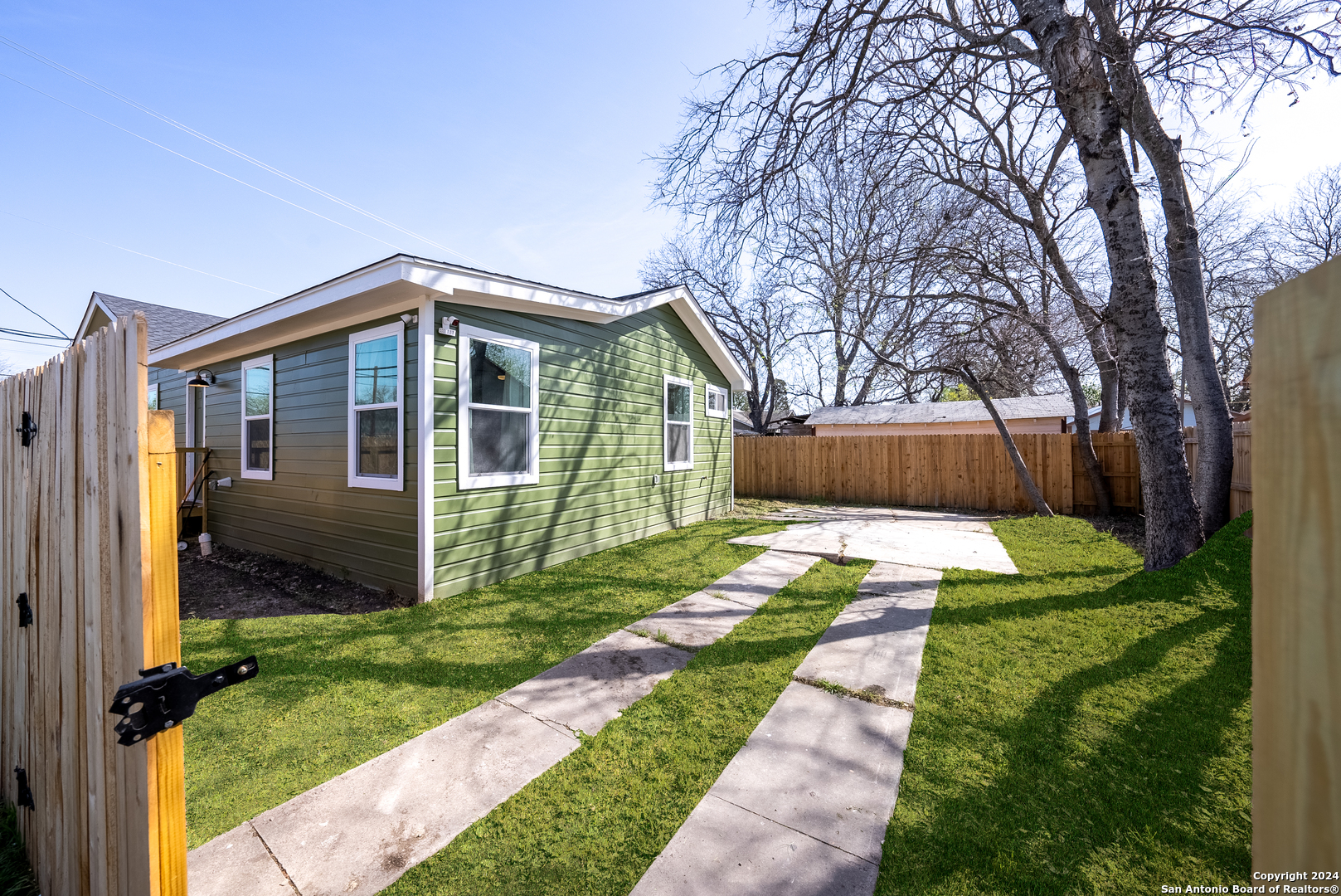 main property photo 38