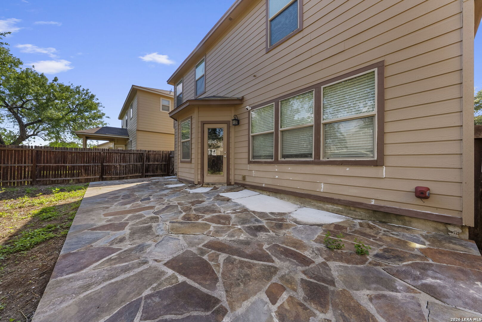 main property photo 30