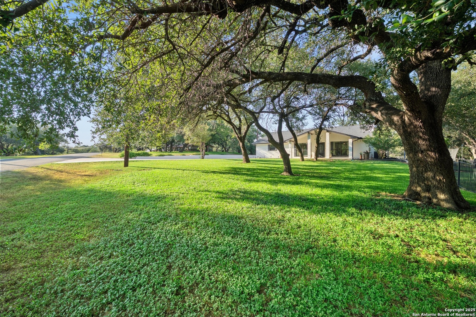main property photo 8