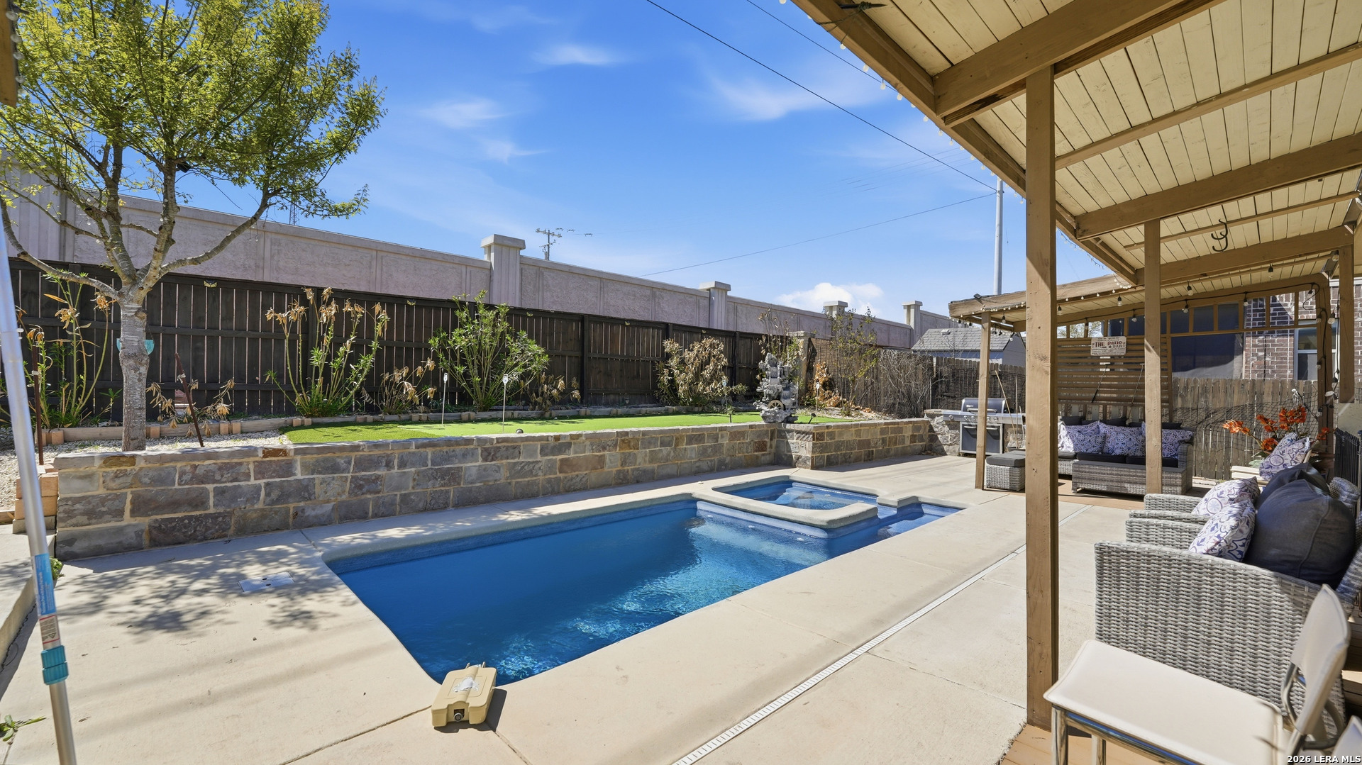 main property photo 27