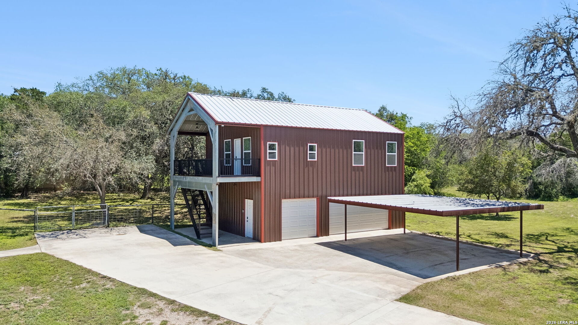 main property photo 28