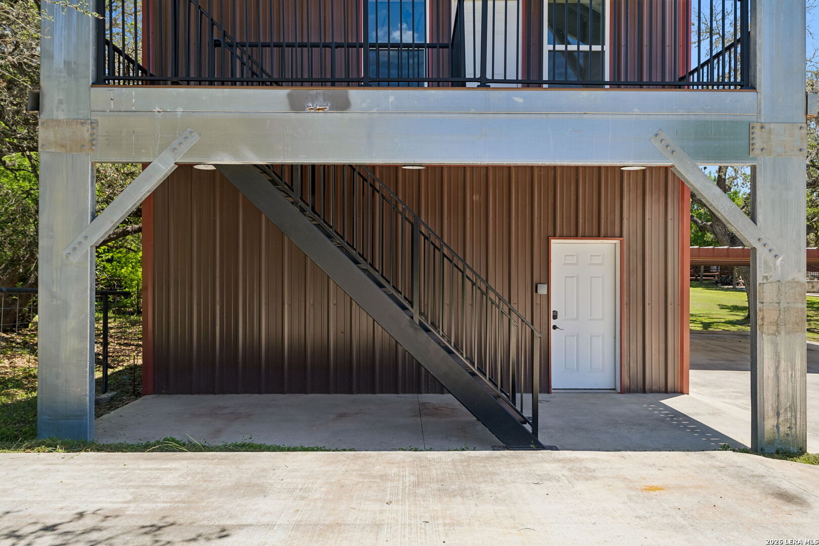 main property photo 29