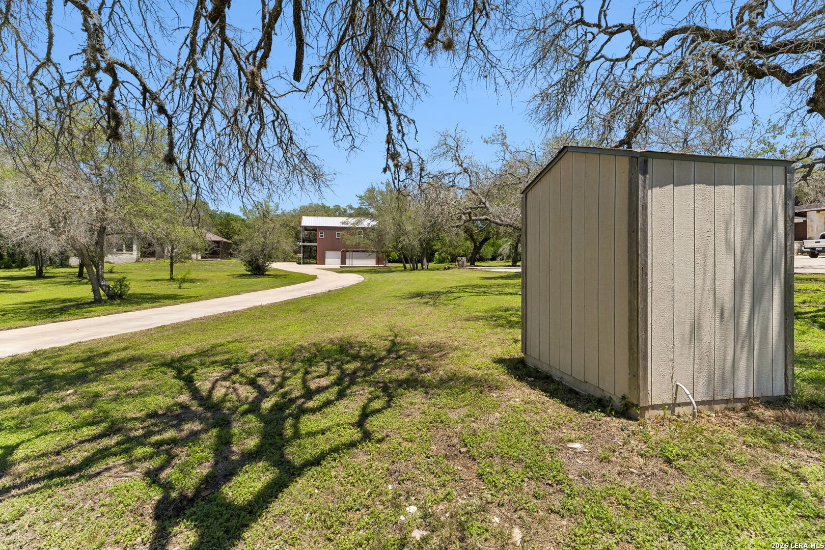 main property photo 40
