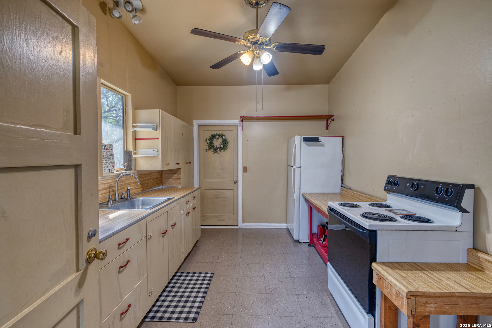 main property photo 94