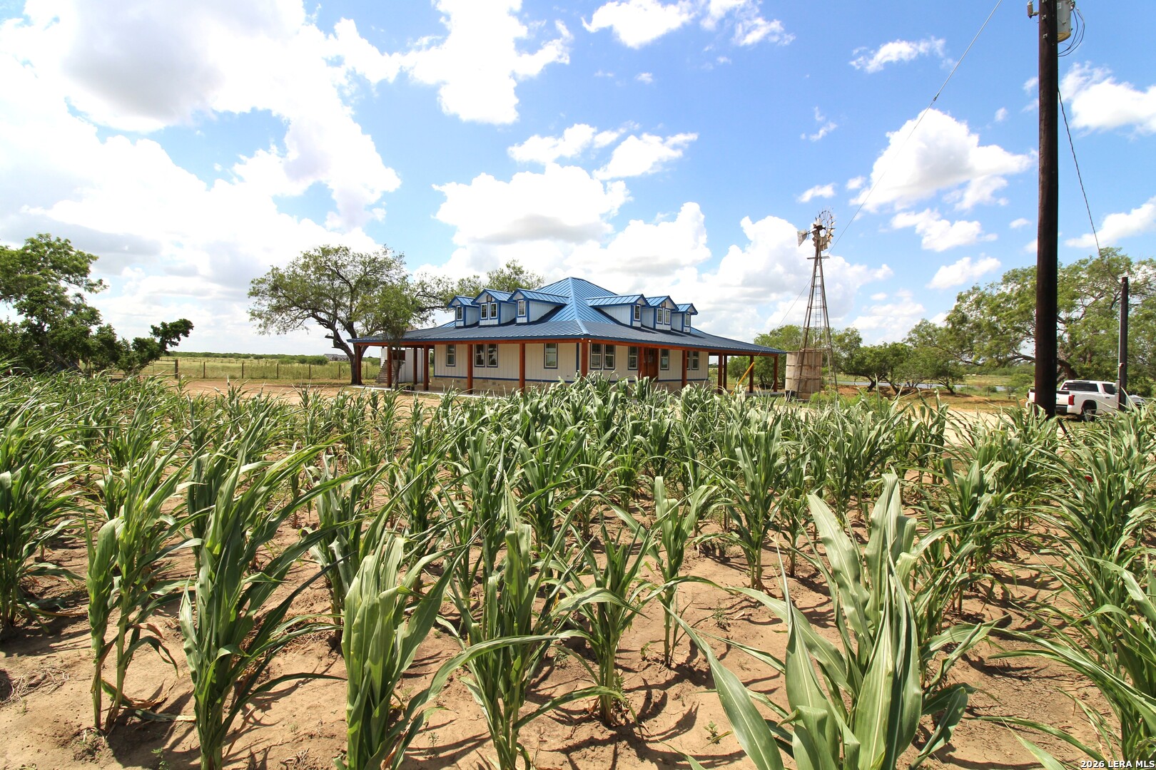101 County Road 135, Floresville, TX 78114