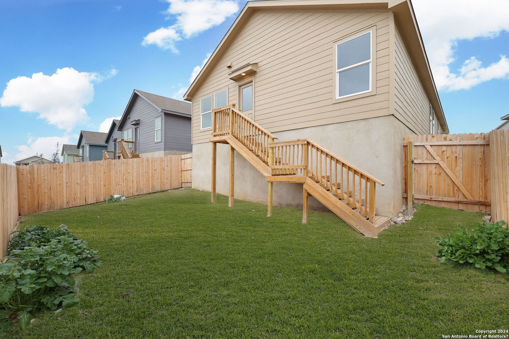 main property photo 13