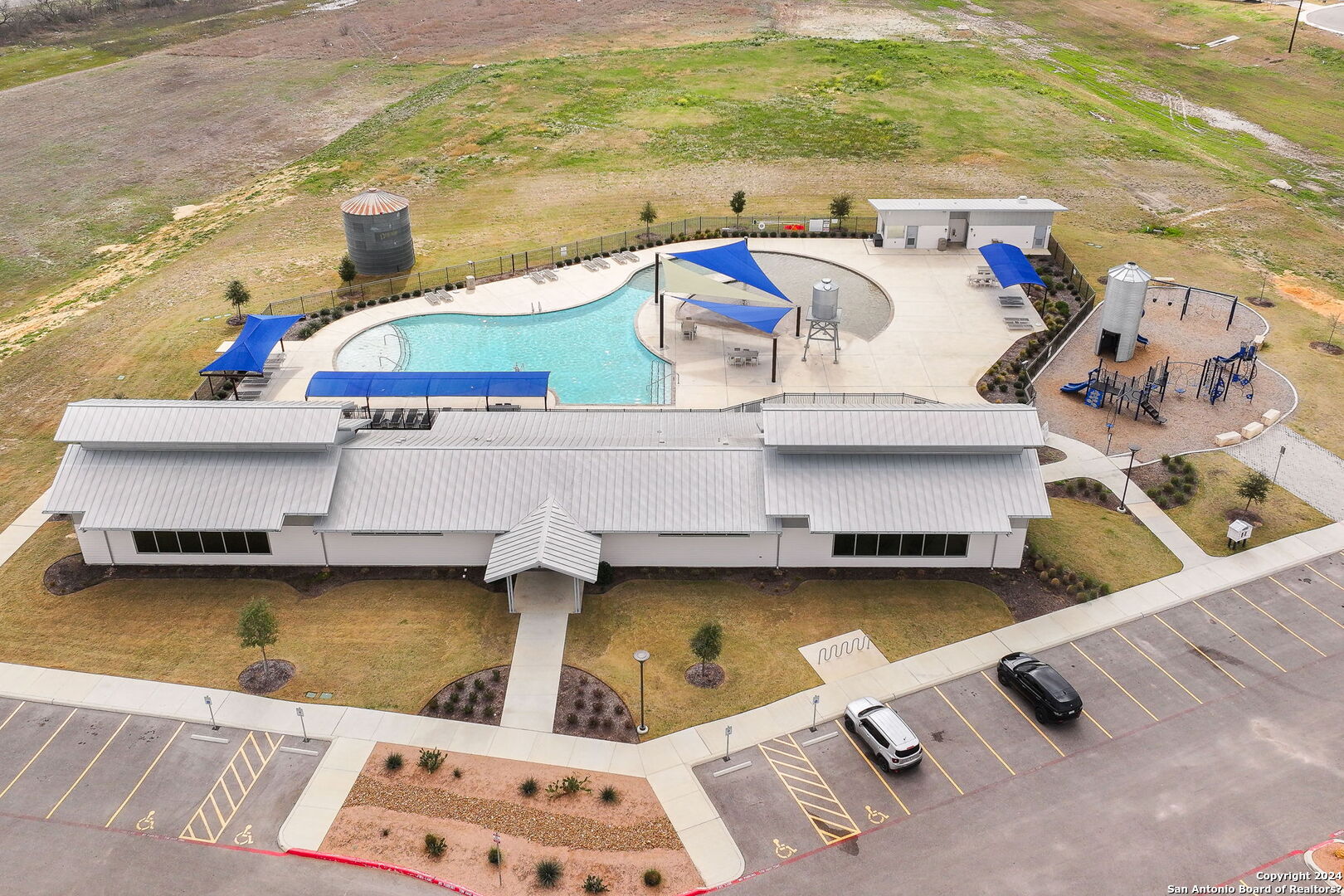 main property photo 18