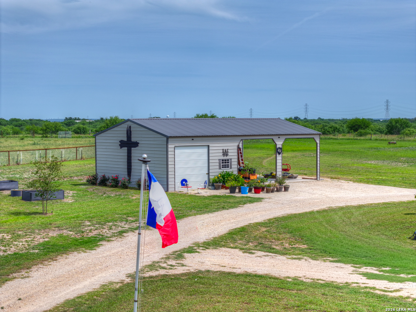 main property photo 36