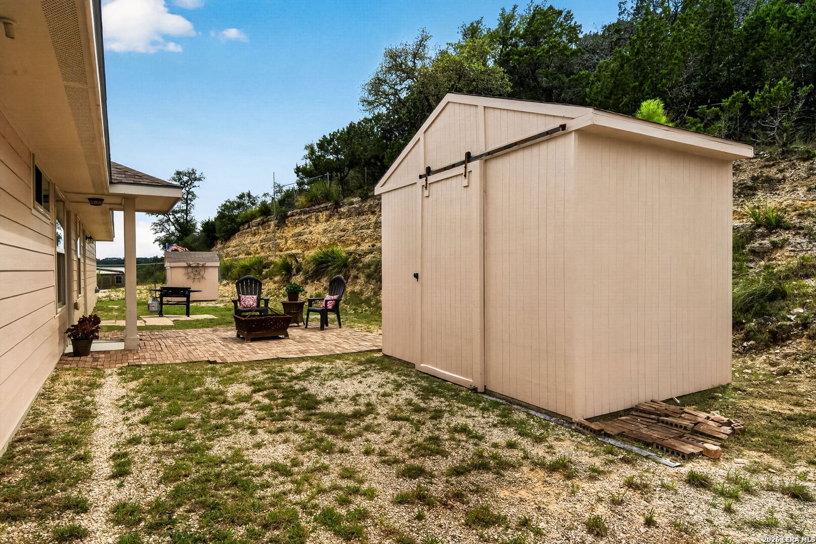 main property photo 29