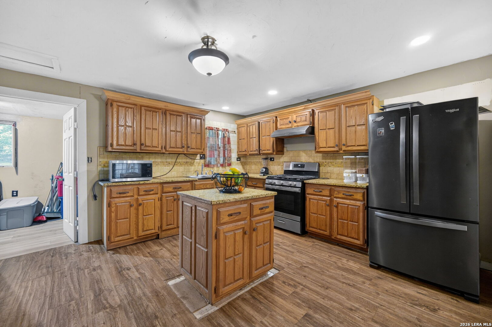 main property photo 5