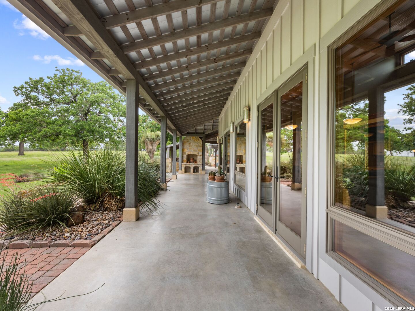 main property photo 40