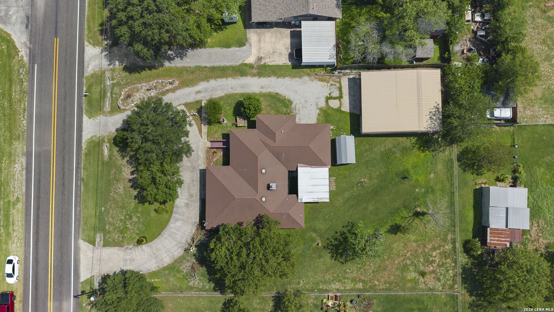 main property photo 40
