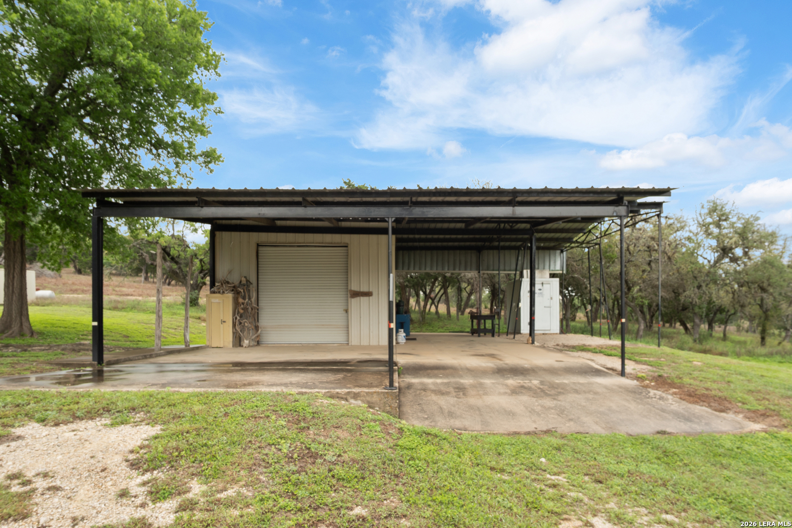 main property photo 28