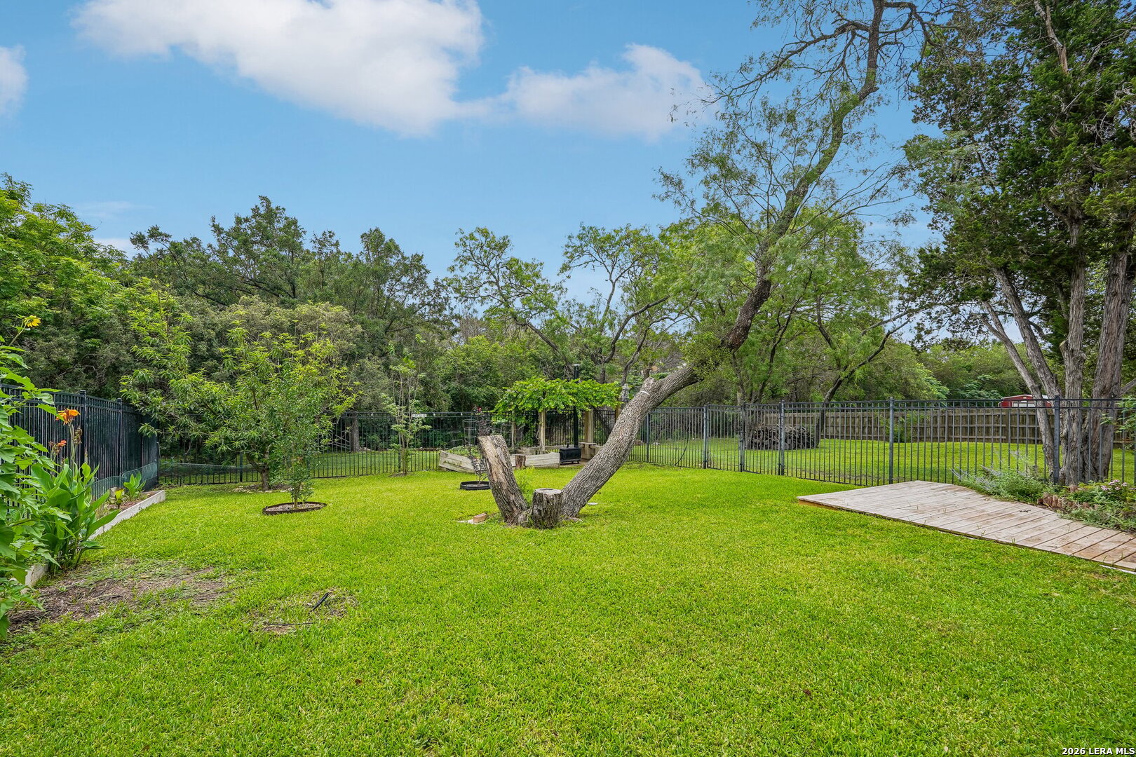 main property photo 40
