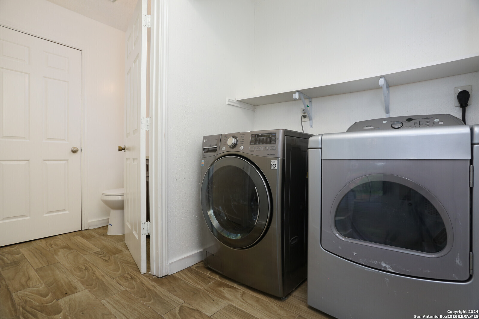 main property photo 17