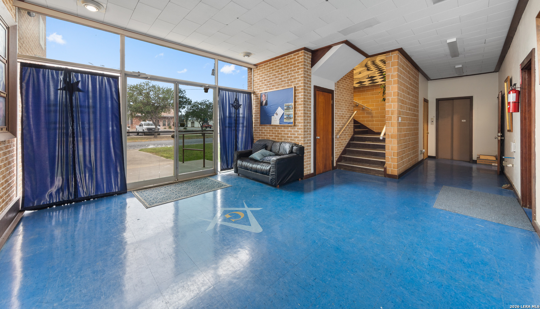 main property photo 11