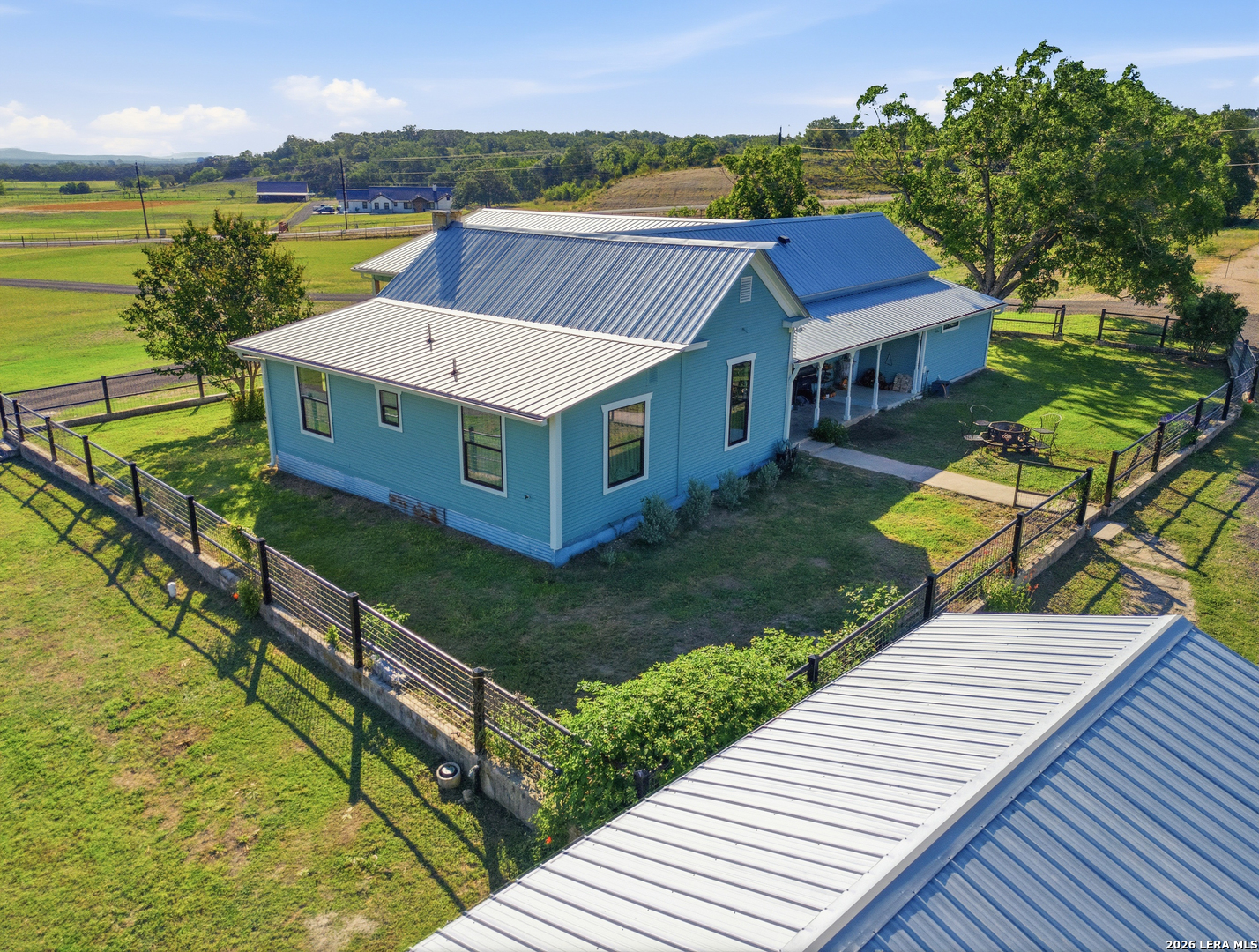 main property photo 40